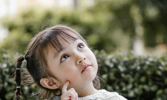 Nega mening klitorim katta va osilgan?